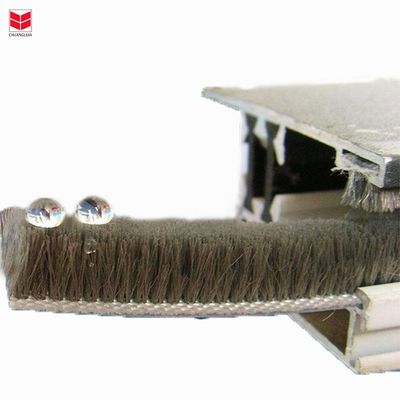 6.8 * 5 / 6 / 7 / 8 Sikat Strip untuk pintu dan jendela Desain modern Tinggi tumpukan 3-25mm Lebar 3-50mm
