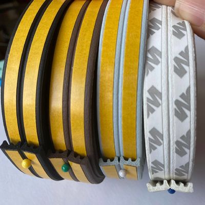 100% PP Karet Silikon Pvc Sealing Strip Flat Extruded Epdm Door Window Bentuk E