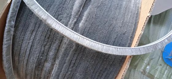 Strip cuaca tahan serangga 7 * 7 mm Lemari Kayu Dengan Adhesi yang Kuat Mencair Panas