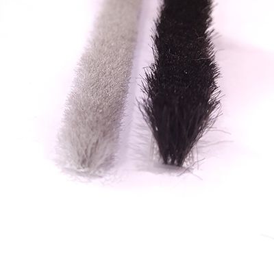 3-25mm Tinggi Tumpukan CLJ Epdm Pintu Dan Jendela Weatherstrip Gap Blocker Isolasi Seal Strip Dengan Pita Self-Adhesive