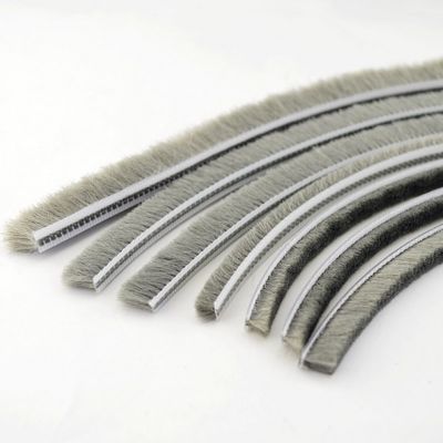 Gaya Desain Modern Layar Geser Jendela Pintu Bingkai Side Pile Self Adhesive Draft Strip Cuaca Seal Strip Sealer Cuaca Stripping Brush