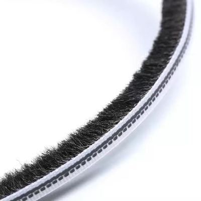 Tinggi Tumpukan 3-25mm Lebar 3-50mm 100% PP Aluminium Alloy Strip Brush Cuaca Stripping untuk Apposite Door of CLJ Sliding Door
