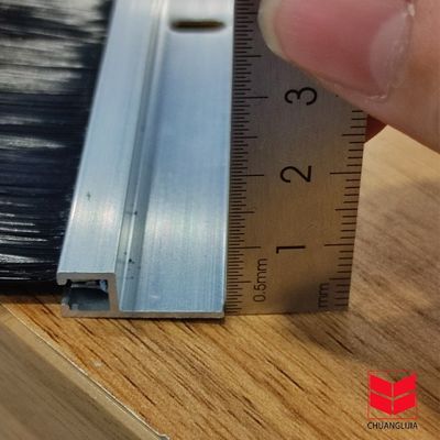 Desain Modern Custom Wool Pile Door Seal Strip Brush Pile Height 3-25mm untuk Sealing Lama