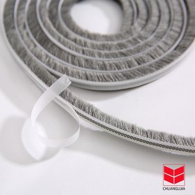 Self Adhesive Seal Strip Door Bottom Adhesive Weather Pile Strip Untuk Rumah 100% PP Bahan yang digunakan untuk daya tahan