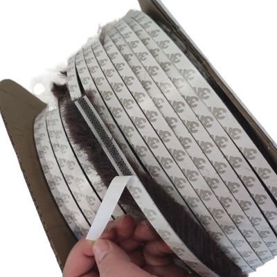 Self-adhesive Wool Pile Weather Strip dengan gaya desain modern Klaim sampel gratis Anda