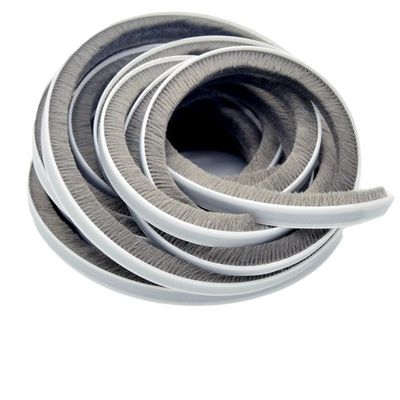 Desain Modern Wool Pile Self Adhesive Seals for Door Window Cuaca Menghilangkan Draft Excluder